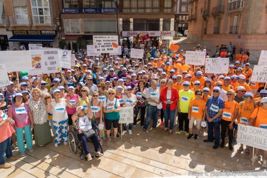 Medio millar de mayores celebran una marcha en Cartagena para reivindicar una vejez activa