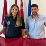 El concejal de Deportes recibe a la nadadora Alba Rubio, en los días previos a disputar en Eslovenia el Olímpico de la Juventud Europea