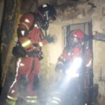 Bomberos de Cartagena extinguen un incendio en una casa de El Palmero