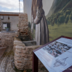 Patrimonio renueva los paneles informativos de varios yacimientos de la zona Oeste Patrimonio renueva los paneles informativos de varios yacimientos de la zona Oeste