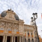 Cartagena se prepara para celebrar el 12 de octubre la Fiesta Nacional con banderas españolas