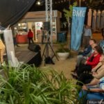 El dibujante Puebla anima a lectores de todas las edades a ‘enferiarse’ en la plaza de España con la Feria del Libro de Cartagena