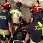 Bomberos de Cartagena rescatan a un senderista en El Carmolí y apagan un fuego en una casa de Reina Victoria