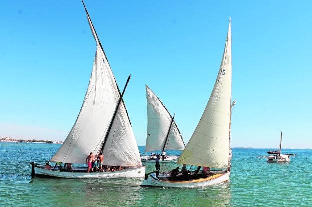 La dársena del puerto Cartagena alberga una regata de vela latina este sábado y domingo