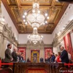 El pleno guarda un minuto de silencio en recuerdo del exalcalde Juan Martínez Simón fallecido este lunes