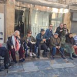 Un grupo de mayores realiza un recorrido escultórico por la ciudad organizado por el Ayuntamiento