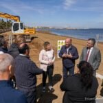 Comienzan en Estrella de Mar los ensayos para eliminar los lodos de las playas del Mar Menor