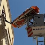 Bomberos de Cartagena evacúan a un hombre de un 3º piso tras sufrir una caída Bomberos de Cartagena evacúan a un hombre de un 3º piso tras sufrir una caída