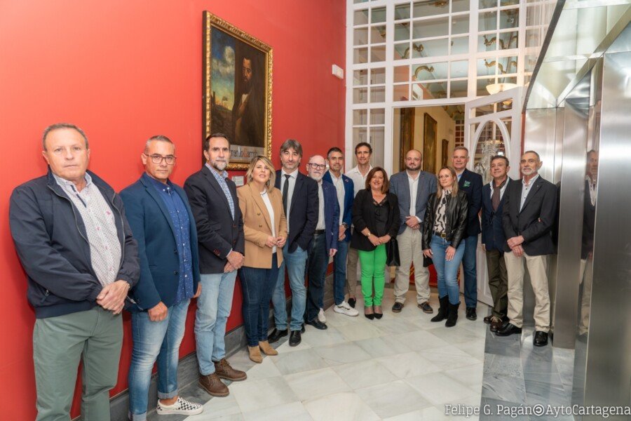 El retrato de Fernando Garrido ya ocupa un lugar en el Palacio Consistorial