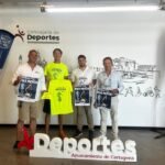 200 nadadores participan este domingo en una travesía por el Mar Menor