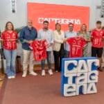 La Marca Cartagena estará por primera vez en las camisetas de juego del FC Cartagena gracias al patrocinio del Ayuntamiento