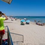 Doce playas de Cartagena siguen contando con servicio de socorrismo tras el final de agosto