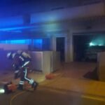 Bomberos de Cartagena sofocan un incendio en un garaje de una casa de El Albujón