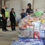 Cartagena suma 110 toneladas de ayuda, envía cubas para liberar alcantarillas y espera indicaciones para más contingentes