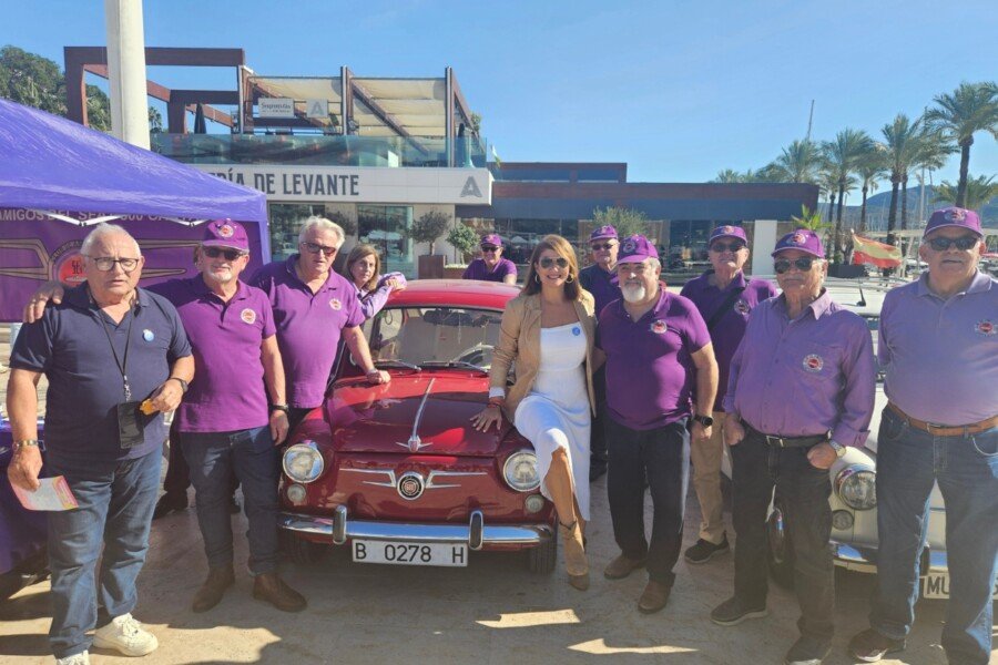 La Barriada Virgen de la Caridad celebra su feria en el puerto