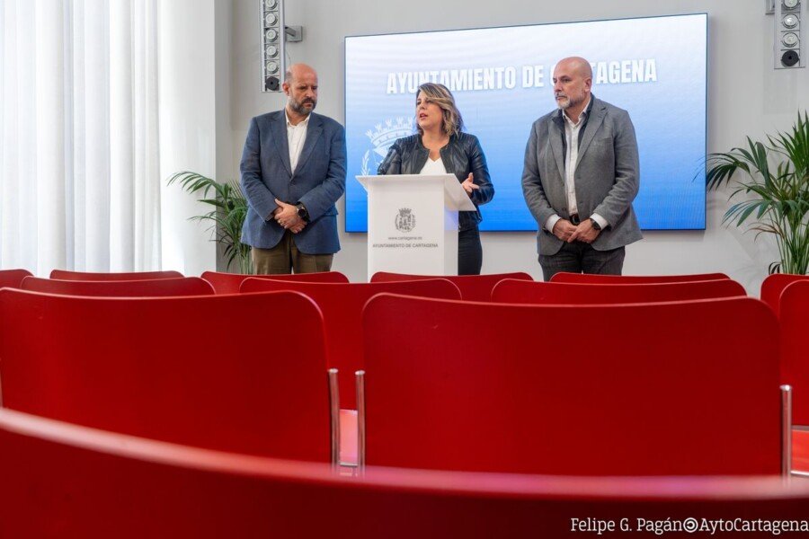 El Ayuntamiento advierte a Migraciones de los riesgos de hacer obras sin licencia en el Hospital Naval El Ayuntamiento advierte a Migraciones de los riesgos de hacer obras sin licencia en el Hospital Naval