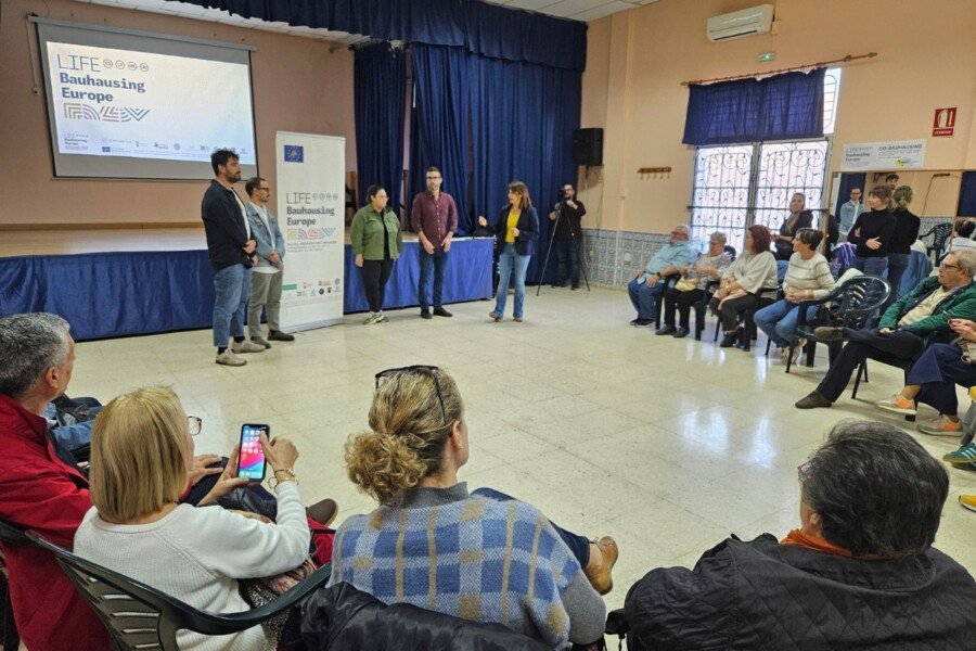 El Ayuntamiento entrega el premio del concurso de ideas para la reforma del local social del Barrio de la Concepción El Ayuntamiento entrega el premio del concurso de ideas para la reforma del local social del Barrio de la Concepción