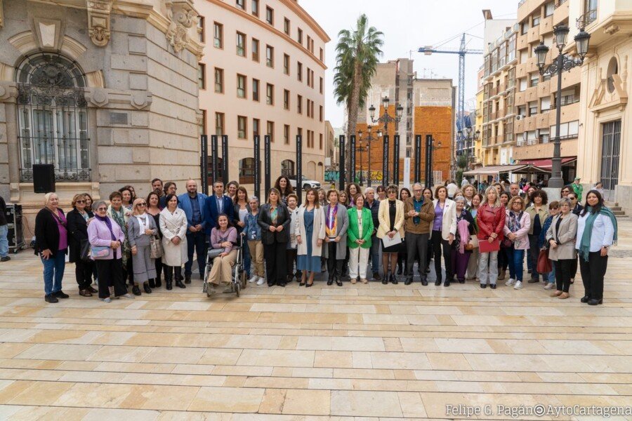 La alcaldesa reafirma el apoyo a las mujeres que sufren violencia de género y advierte de los riesgos de nuevas formas de violencia La alcaldesa reafirma el apoyo a las mujeres que sufren violencia de género y advierte de los riesgos de nuevas formas de violencia
