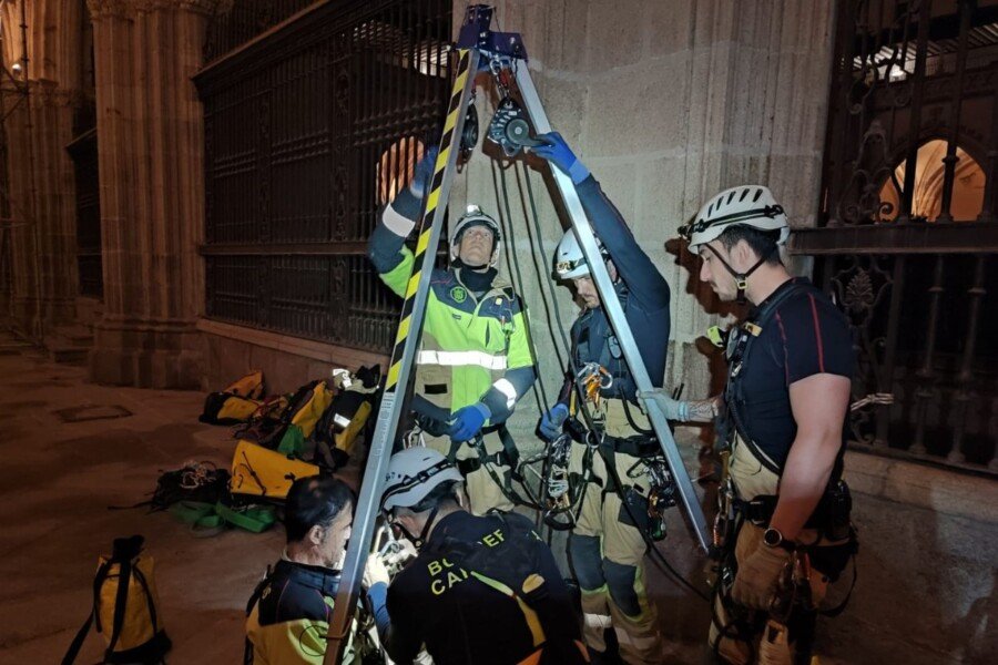 Bomberos de Cartagena participan junto a equipos de toda España en unas jornadas para formarse en rescates