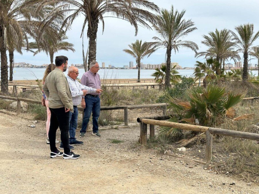 Los jardines del litoral este del municipio vuelven a quedarse sin contrato por la incompetencia del gobierno de Arroyo Los jardines del litoral este del municipio vuelven a quedarse sin contrato por la incompetencia del gobierno de Arroyo