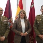 La alcaldesa recibe a los mandos saliente y entrante del Regimiento de Artillería Antiaérea 73