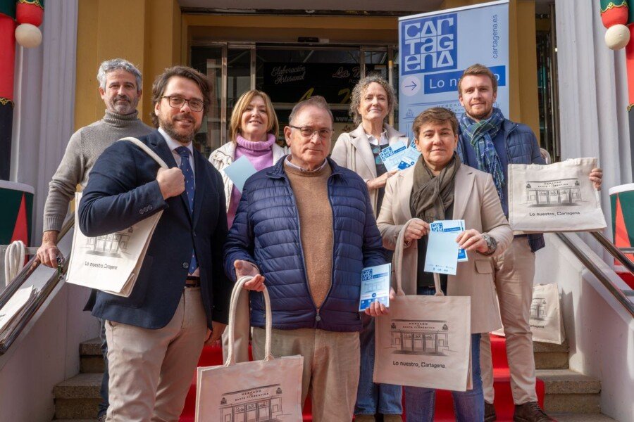 Los comerciantes del Mercado de Santa Florentina invitan a comprar productos de proximidad estas Navidades