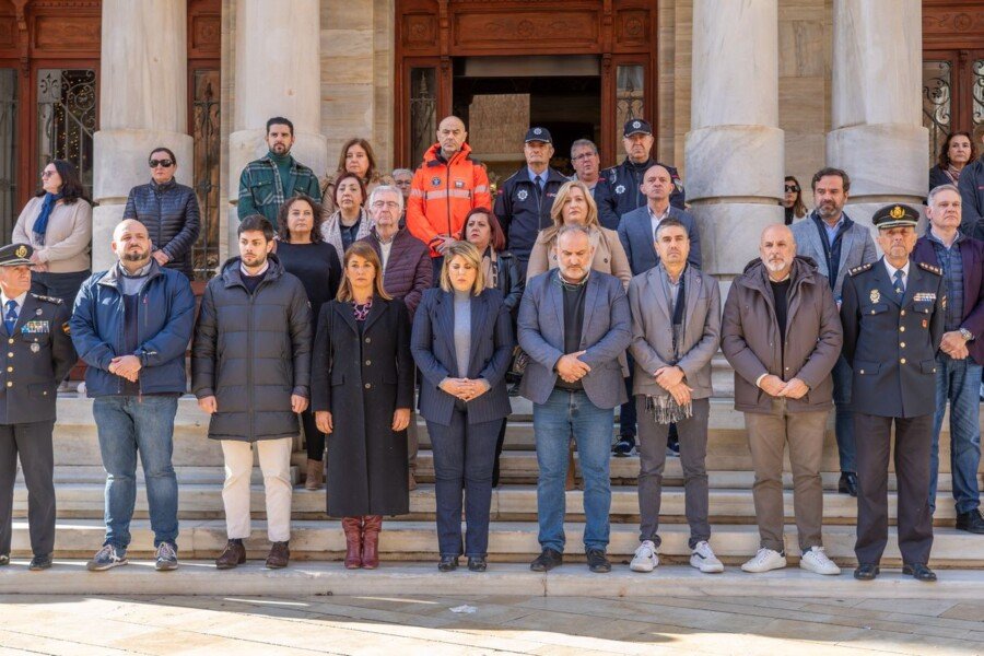 Cartagena guarda un minuto de silencio en recuerdo de la última víctima de la violencia de género Cartagena guarda un minuto de silencio en recuerdo de la última víctima de la violencia de género