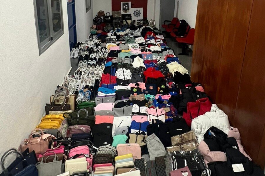 Policía Local de Cartagena decomisa 586 productos de moda falsificados Policía Local de Cartagena decomisa 586 productos de moda falsificados