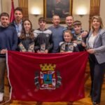 La alcaldesa felicita a los jóvenes campeones regionales de la Liga de Piscina y Aguas abiertas La alcaldesa felicita a los jóvenes campeones regionales de la Liga de Piscina y Aguas abiertas