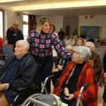 La alcaldesa felicita la Navidad a los mayores del Asilo de Ancianos La alcaldesa felicita la Navidad a los mayores del Asilo de Ancianos