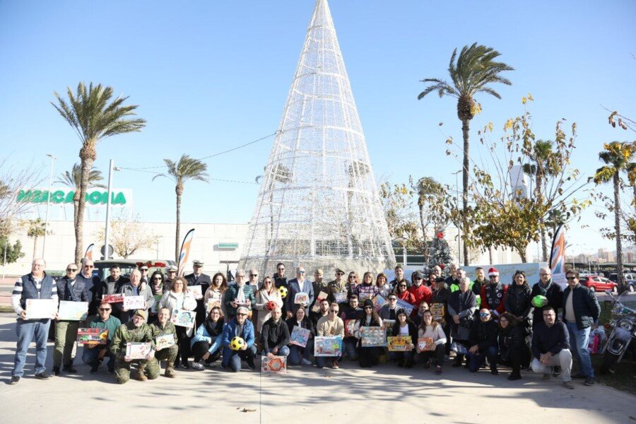 Cartagena vuelca un año más su solidaridad con los más pequeños en la campaña Juguetea Cartagena vuelca un año más su solidaridad con los más pequeños en la campaña Juguetea