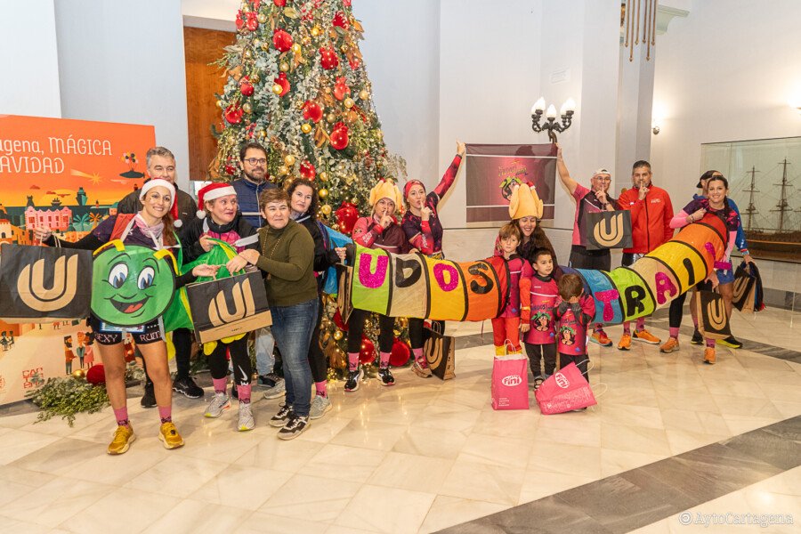 Los ganadores de la San Silvestre pueden recoger sus trofeos este jueves y viernes en el Palacio de Deportes de Cartagena Los ganadores de la San Silvestre pueden recoger sus trofeos este jueves y viernes en el Palacio de Deportes de Cartagena