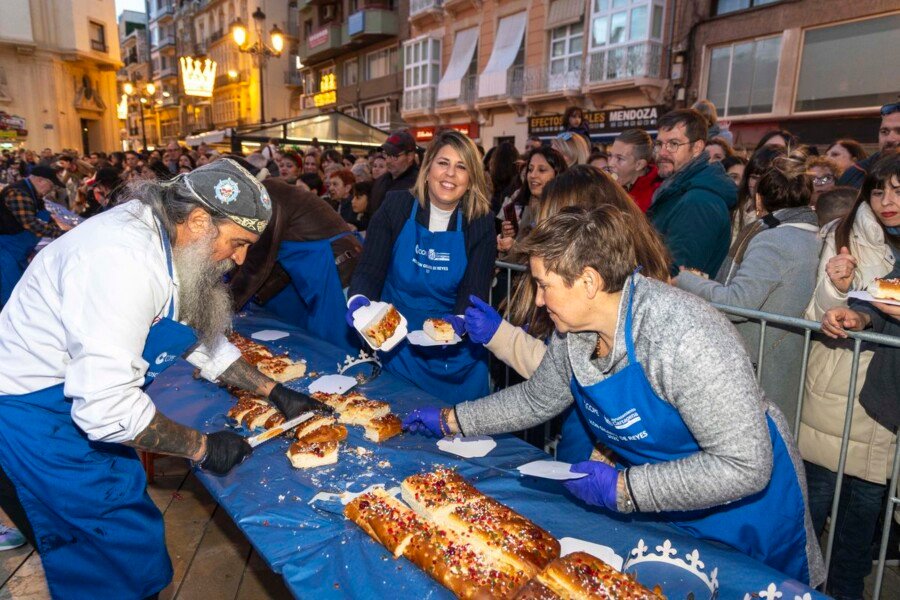 Cartagena cierra la Navidad con un récord de más de 70.000 asistentes a la cabalgata y balance positivo en hostelería, comercio y cultura Cartagena cierra la Navidad con un récord de más de 70.000 asistentes a la cabalgata y balance positivo en hostelería, comercio y cultura