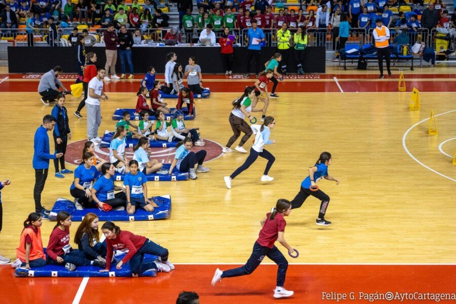 Cerca de medio millar de escolares participan en Jugando al Atletismo