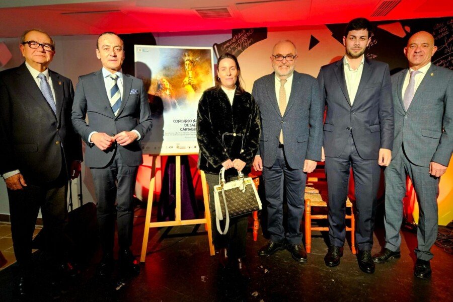 El pintor Pérez Casanova, autor del cartel del Concurso Nacional de Saetas de Cartagena