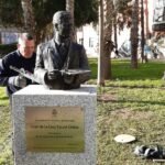 El Ayuntamiento de Cartagena restaura el busto del pintor Juan de la Cruz Teruel El Ayuntamiento de Cartagena restaura el busto del pintor Juan de la Cruz Teruel