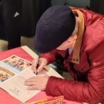 Los Bolos Cartageneros en los Centros Escolares con "Barriendo Andana" 18 Joaquin Alcaraz firmando comics