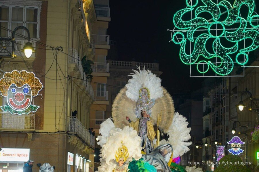 En marcha los preparativos para el montaje de la iluminación del Carnaval en Cartagena