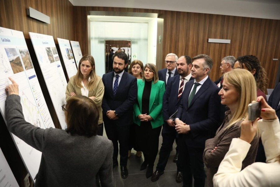 La alcaldesa reitera a la nueva ministra que la recuperación del Mar Menor pasa por rebajar el acuífero La alcaldesa reitera a la nueva ministra que la recuperación del Mar Menor pasa por rebajar el acuífero