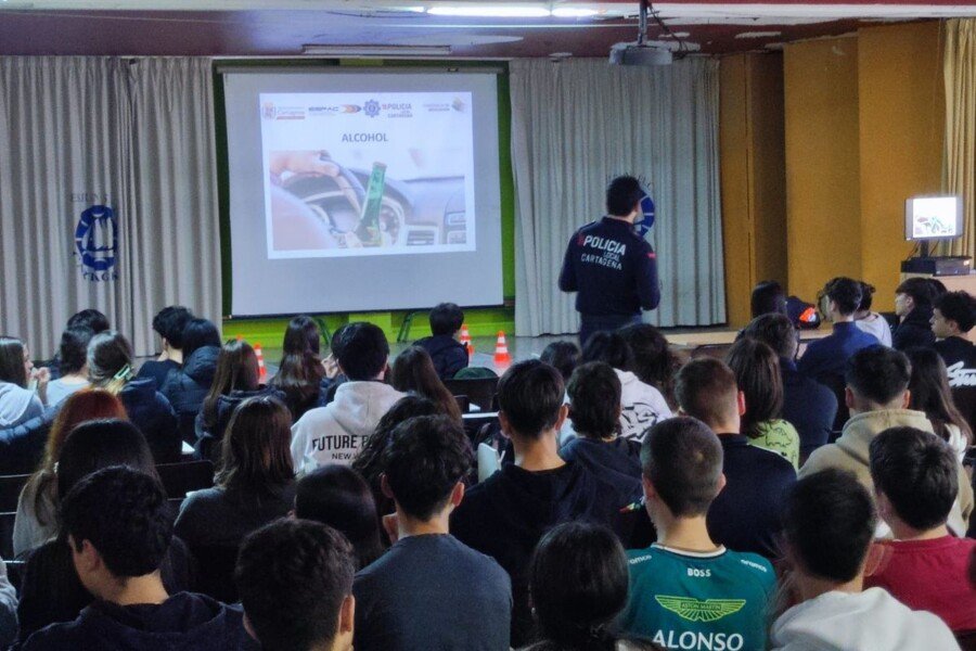 Alumnos del IES Elcano se conciencian sobre seguridad vial como ‘Futuros Conductores’