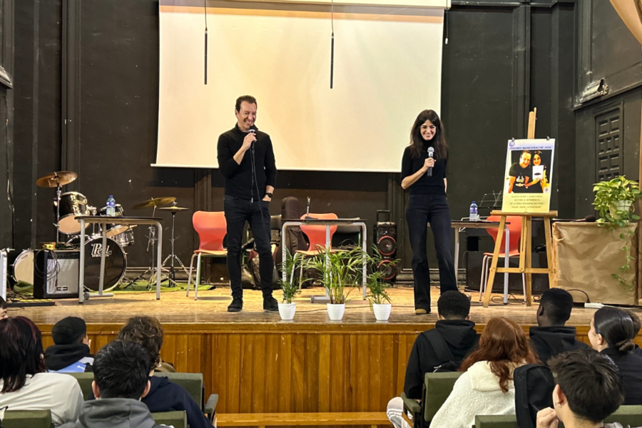 La dramaturga cartagenera Julieta Soria, autora de la Obra Regional Invitada del Premio Mandarache 2025, visita centros educativos de Cartagena La dramaturga cartagenera Julieta Soria, autora de la Obra Regional Invitada del Premio Mandarache 2025, visita centros educativos de Cartagena