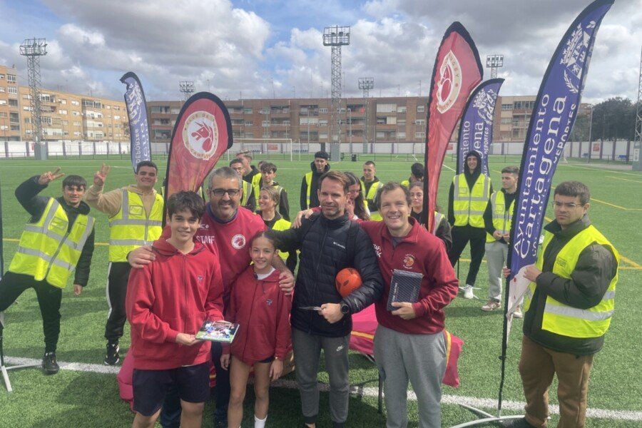 Más de 200 jóvenes se inician al rugby en el Mundial 82 Más de 200 jóvenes se inician al rugby en el Mundial 82