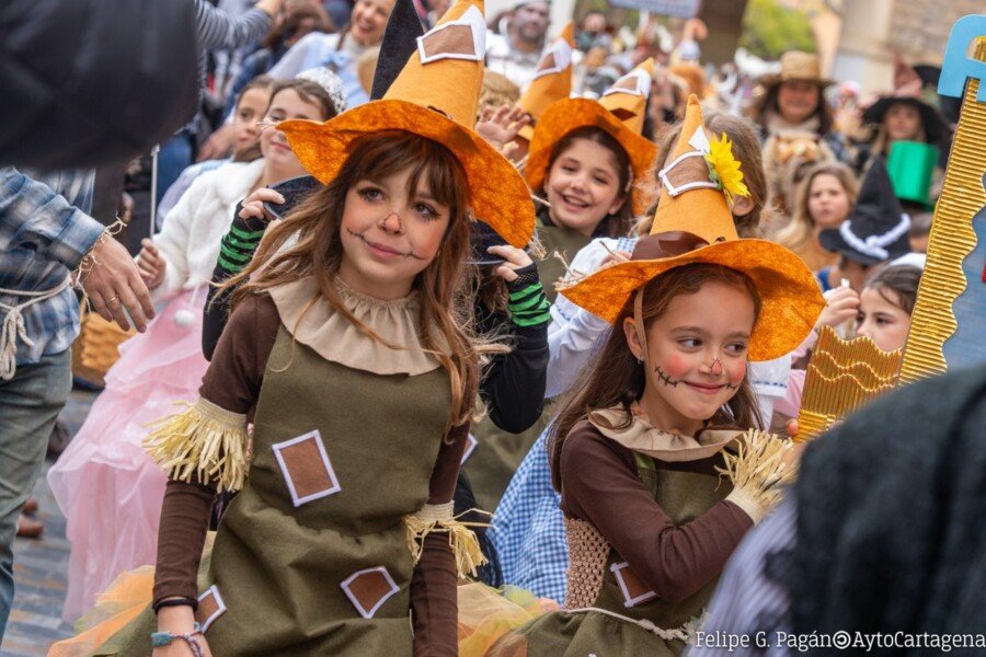 Color, alegría y mucha música amenizan el Pasacalles Escolar de Carnaval en Cartagena Color, alegría y mucha música amenizan el Pasacalles Escolar de Carnaval en Cartagena