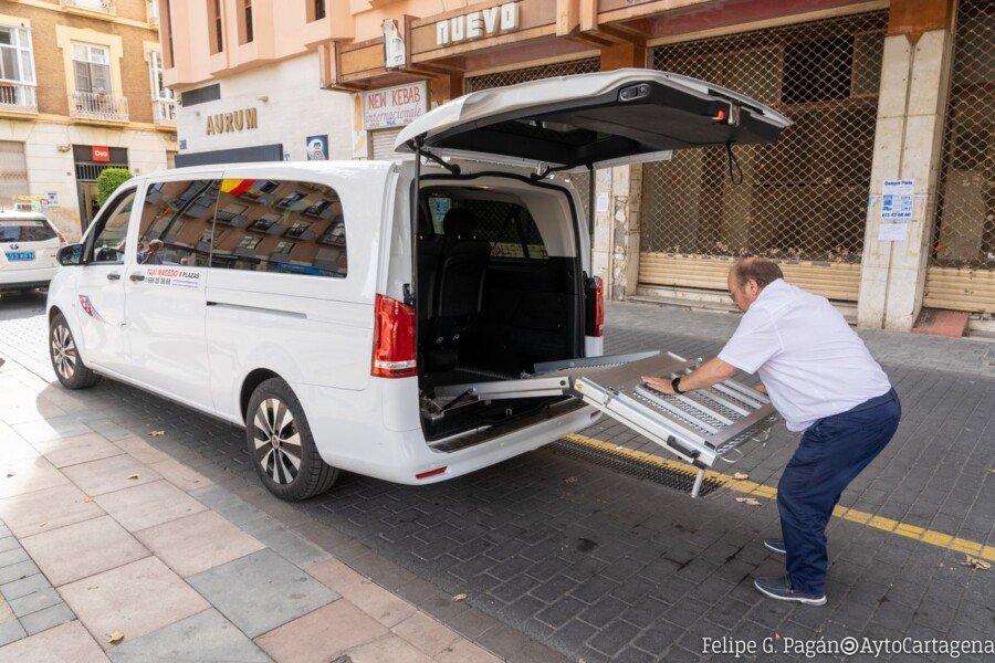 Aprobadas las bases para ayudar a la adquisición de taxis adaptados en Cartagena
