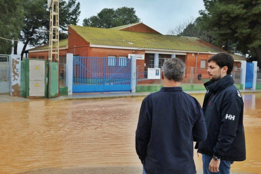Varias carreteras cortadas por acumulación de agua en Cartagena y cierre de los colegios en La Aljorra