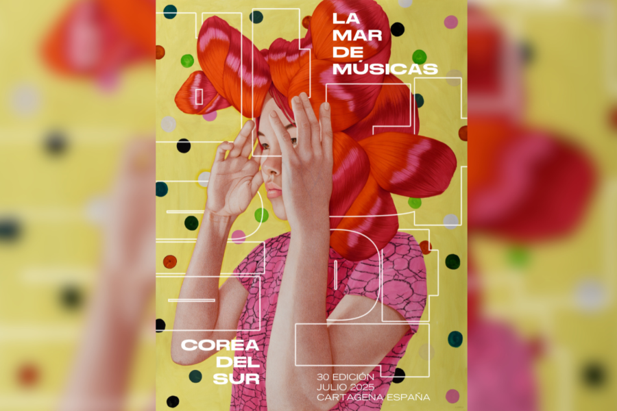 Ángeles Agrela diseña el cartel de La Mar de Músicas 2025, un retrato que reinventa la representación femenina y su conexión con el festival