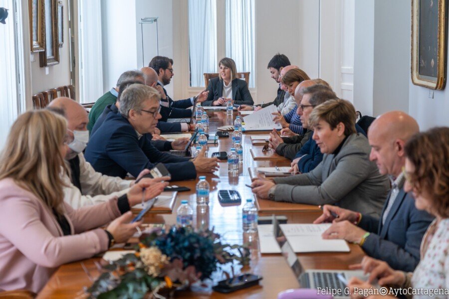 Ayuntamiento y Comunidad acuerdan la adquisición de viviendas para realojar a familias vulnerables