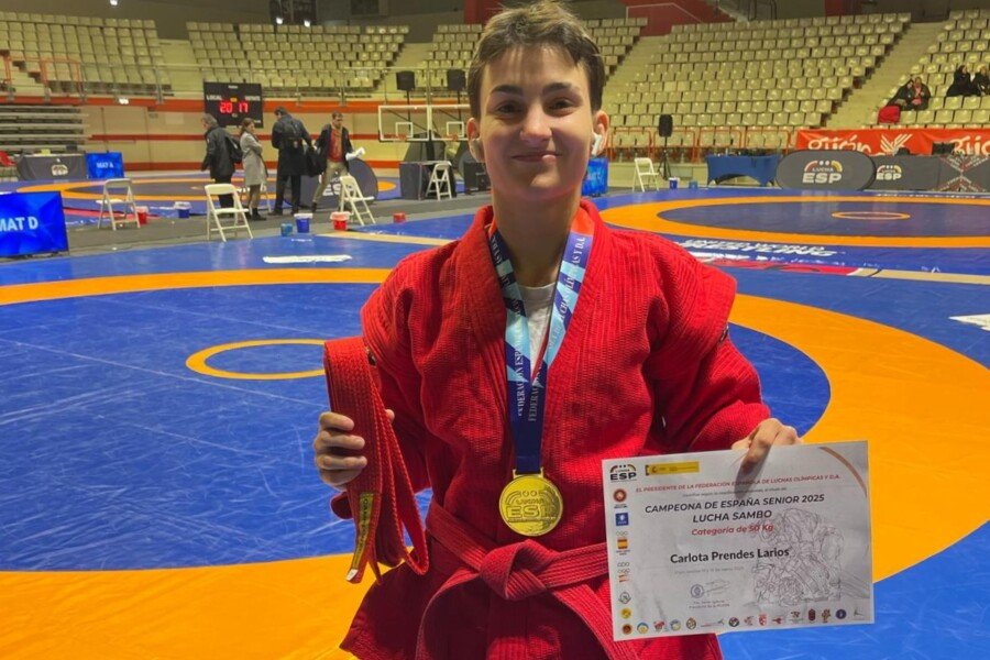 La luchadora cartagenera Carlota Prendes sigue sumando éxitos a su palmarés