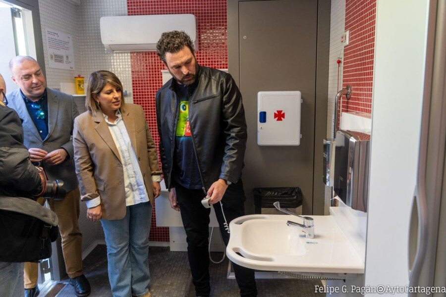 Cartagena estrena dos cambiadores inclusivos y se consolida como destino turístico accesible