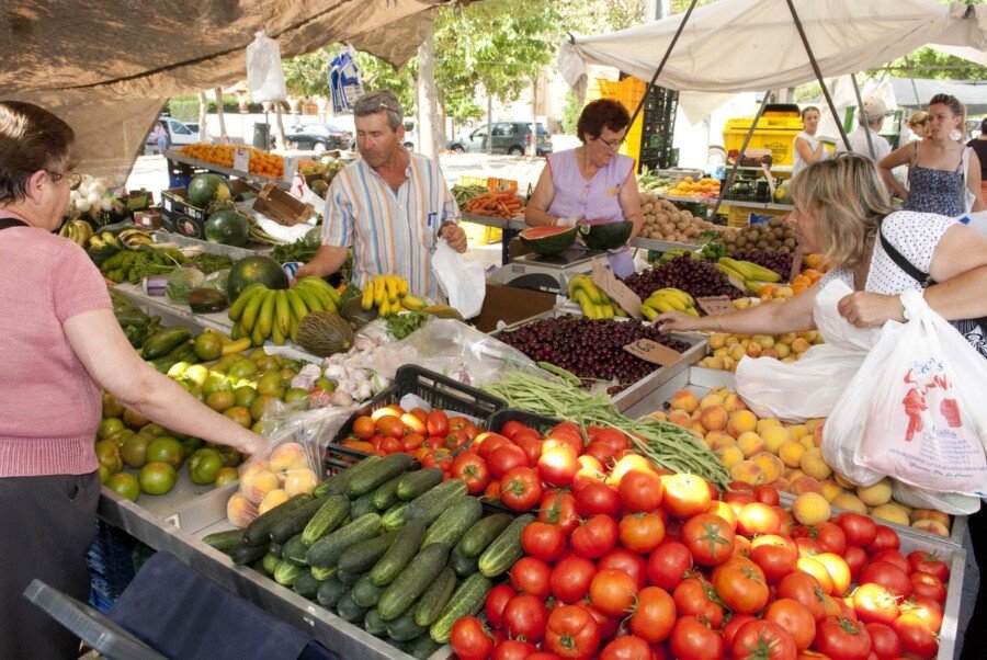 Los mercadillos municipales abrirán esta Semana Santa en su horario habitual Los mercadillos municipales abrirán esta Semana Santa en su horario habitual